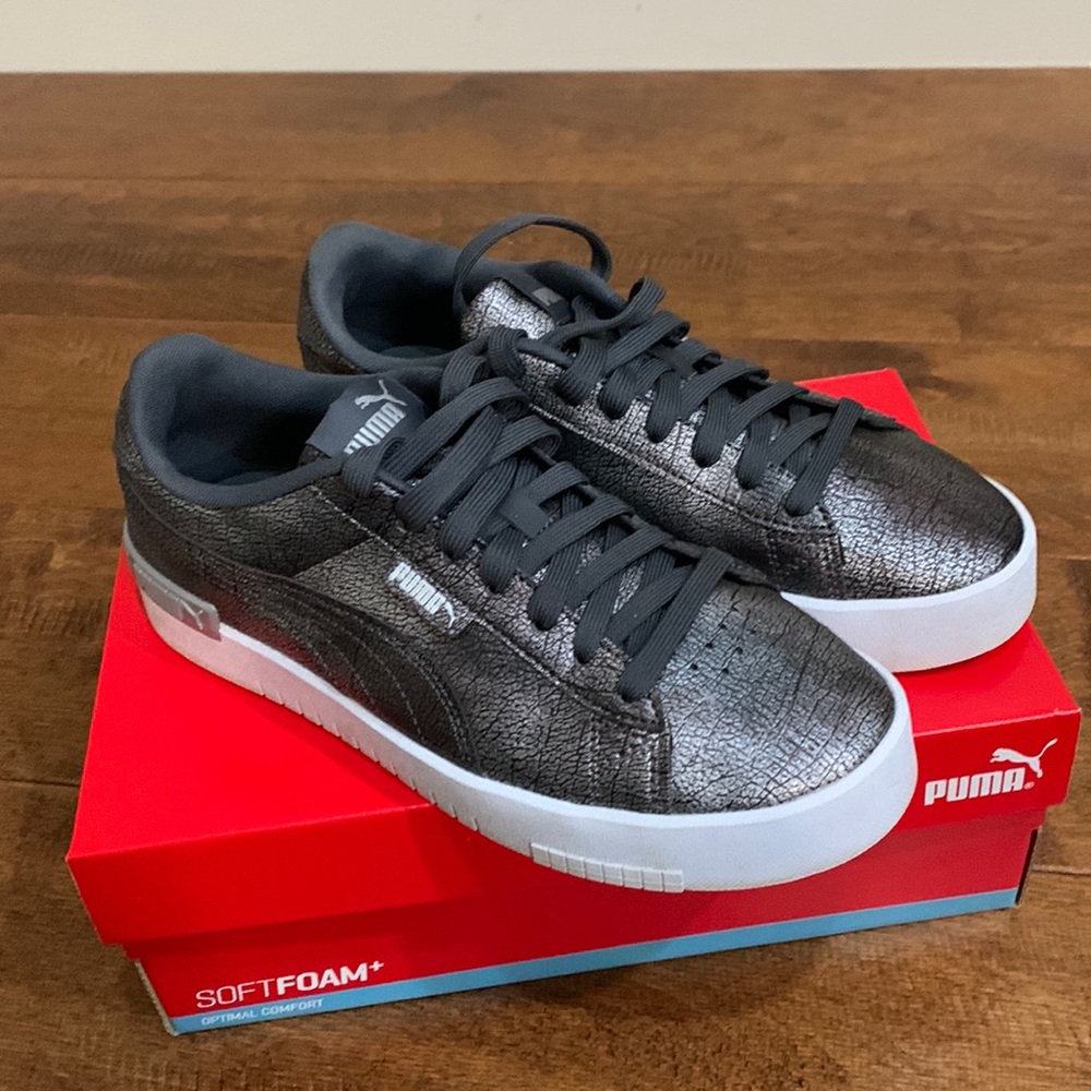 Women’s Puma soft foam sneakers